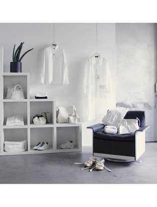 「白に染まる」